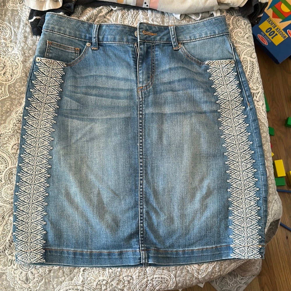 Westport Skirt•Blue Jean•Cream detailing on sides